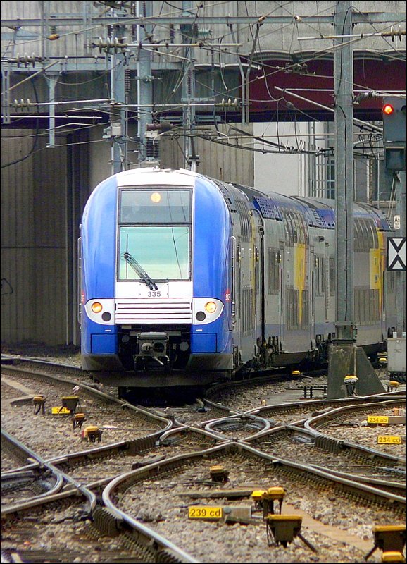 SNCF Triebzug 335 fhrt vom Abstellplatz in den Bahnhof von Luxemburg ein am 05.04.08.