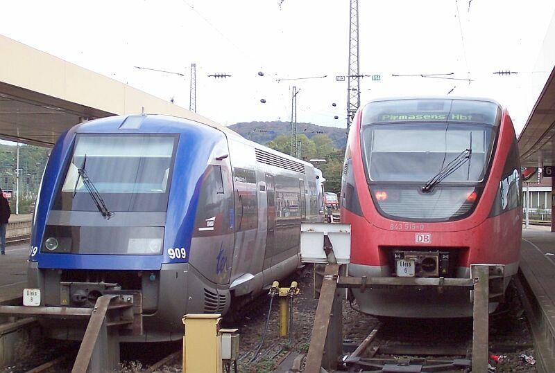 SNCF X73 909 und DB 643 515-0 am 16.10.2004 in Saarbrcken Hbf.