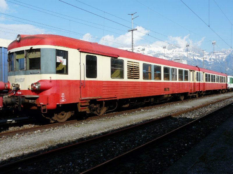SNCF - XBD 4564 + XRABx 8630 im Gterbahnhof von Buchs/SG am 13.04.2008