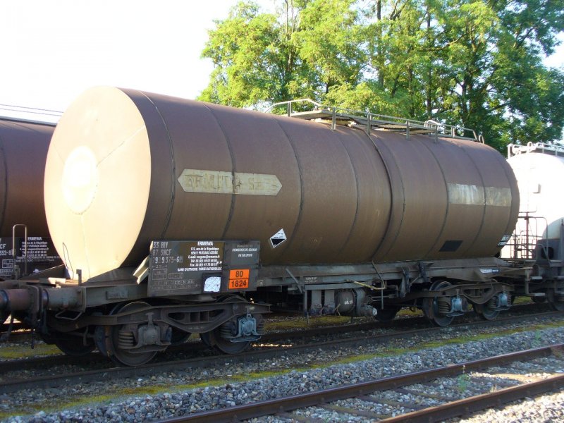 SNCF - Zisternenwagen 33 87 792 9 375-6 Abgestellt im Bahnhof von Arch am 15.07.2007