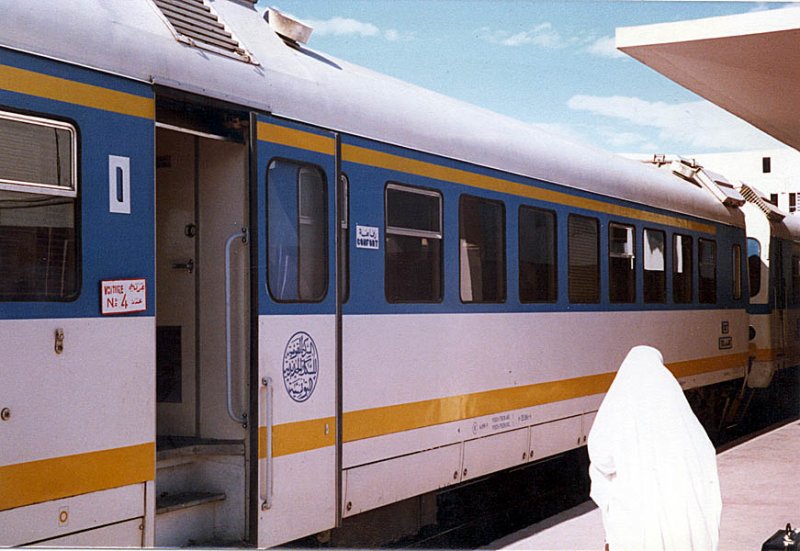 SNCFT Triebzug mit  Grand Confort -Klasse brachte uns von Sousse bis Tunis und zurck. Scan ab Papierbild, Foto vom 27. Nov. 1980