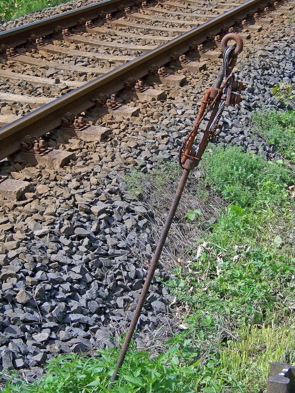 So, jetzt hrts auf bei mir: Was zum Geier ist das??? Hinweis: Gleich daneben unbeschr. B, in der Nhe ein Bahnhbergangsberwachungssignal... Ich wrde mich sehr ber eine Antwort freuen!