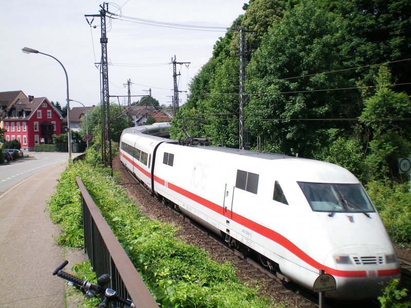 So diese Kurve noch und dann bin ich da,denkt sich dieser ICE 1 wohl kurz vor dem Bahnhof Offenburg.Dieser 1er fhrt heut nicht zum Ostbahnhof Berlin sondern endet im Berliner Hbf(tief) 01.06.2008