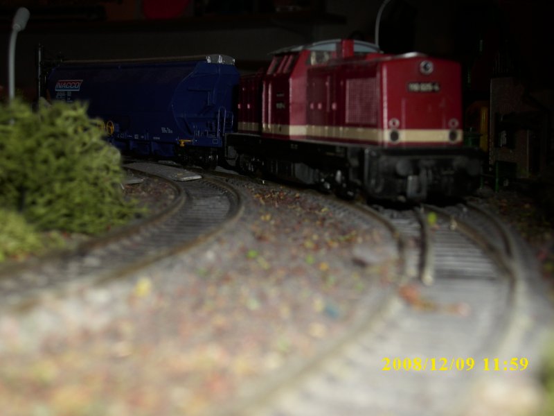 So manch eine Lok in meinen Modellbestand hat mein Alter und sind auch nach ber 30 Jahren immer noch fit.So auch Piko`s 110 025,die auch schon ber 30 Jahre alt ist,als Diese den Talbahnhof verlt.