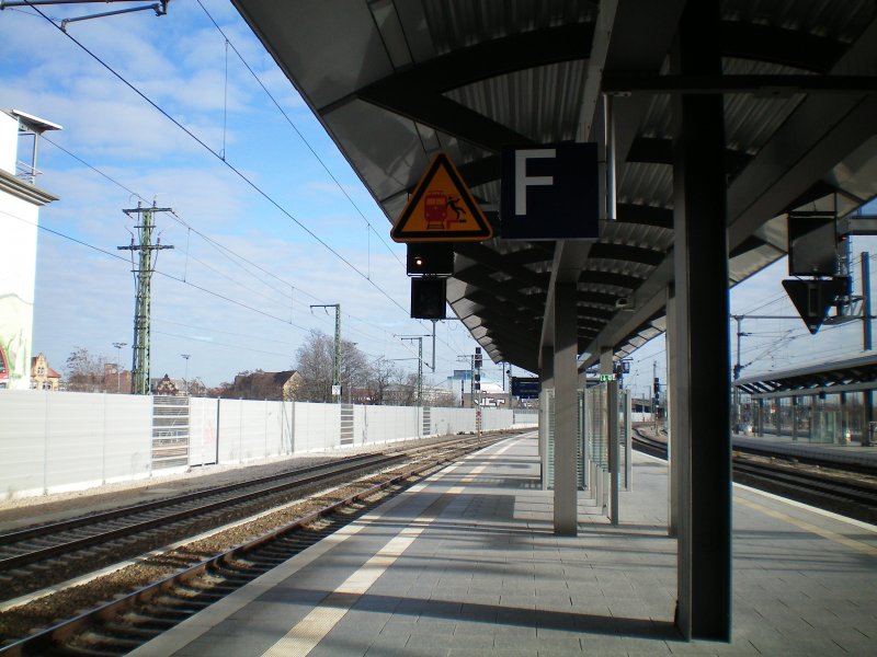 So sieht ein Reisender den Erfurter Hbf vom Gleis 1, mit Blickrichtung Weimar