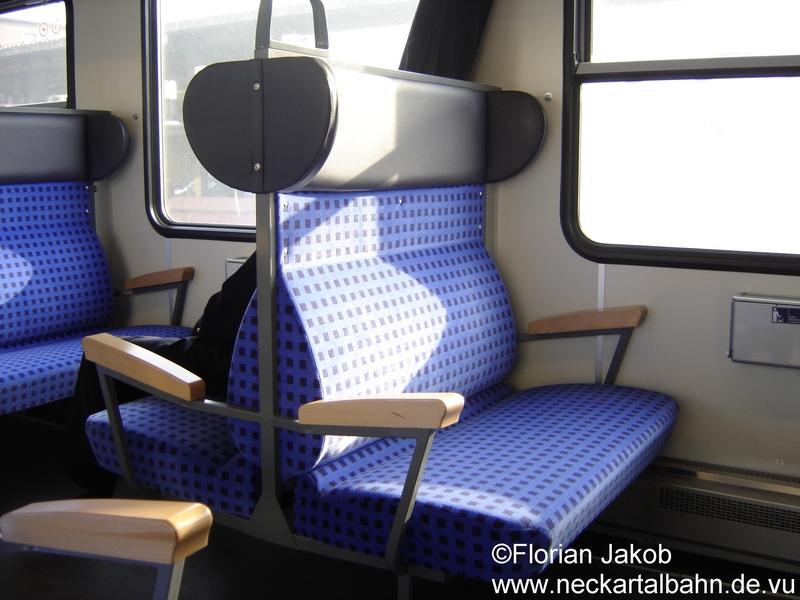 So sieht die neueste Sitzbezugvarinante der Silberlinge aus, am Komfort hat sich dagegen nichts gendert.(Wrzburg, 9.2.2005)