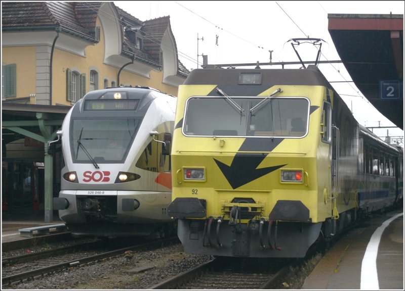 SOB 526 046-8 nach Wil und Re 456 092 mit Voralpenexpress nach Luzern begegnen sich in Wattwil. (04.10.2008)