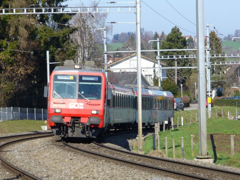 SOB - Pendelzug mit RBDe 4/4 566 079 + B + ABt 179 bei der einfahrt in den Bahnohf von Samstagern am 11.03.2007