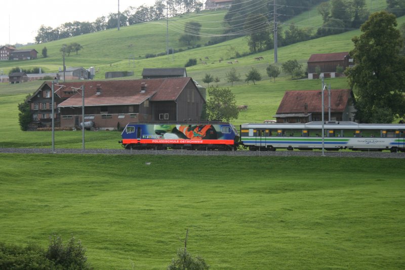 SOB - Re 4/4 456 092-6 unterwegs zwischen Mogelsberg und Degersheim am 12.08.2009. Kurz vor der Einfahrt in den Bahnhof Degersheim.