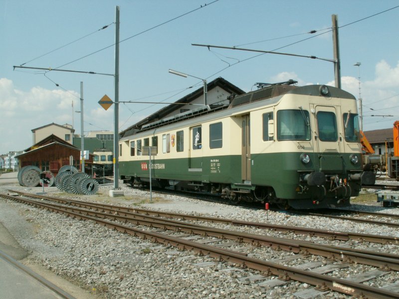 SOB Triebwagen BDe 576 im Depot Samstagern/ZH.22.04.09