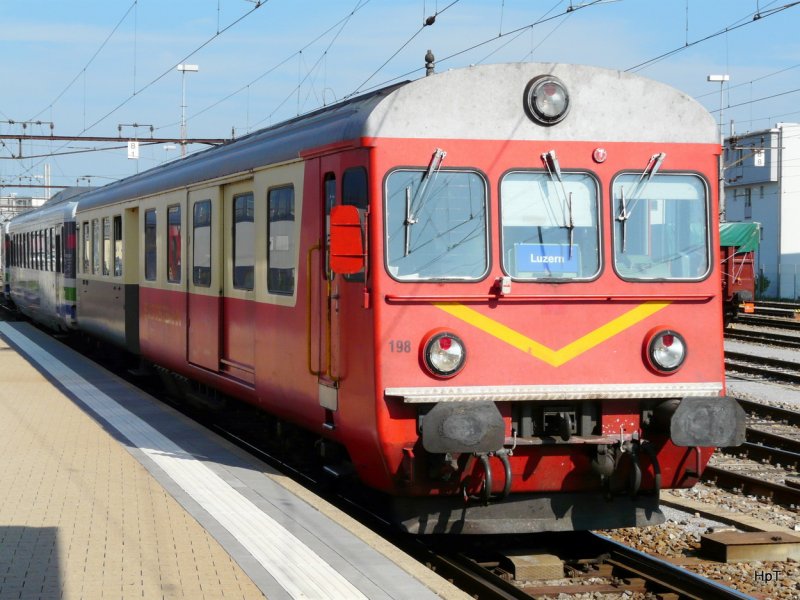 SOB - Voralpenexpress mit dem Steuerwagen BDt 50 48 20-35 198-7 im Bahnhof Rapperswil am 07.09.2009