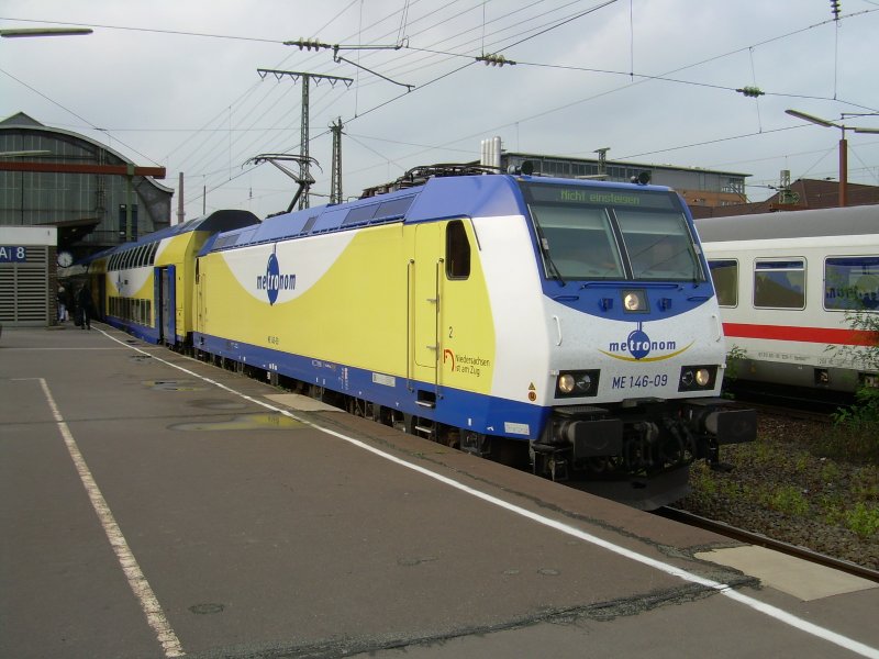 Soeben angekommen ist 146-09 mit ihrem Metronom aus Hamburg am 3.10.2006
