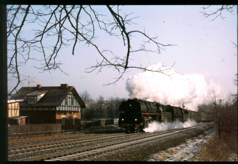 Soeben hat das Doppelgespann 01/5 die Zonengranze bei H�nebach passiert und f�hrt Richtung Bebra