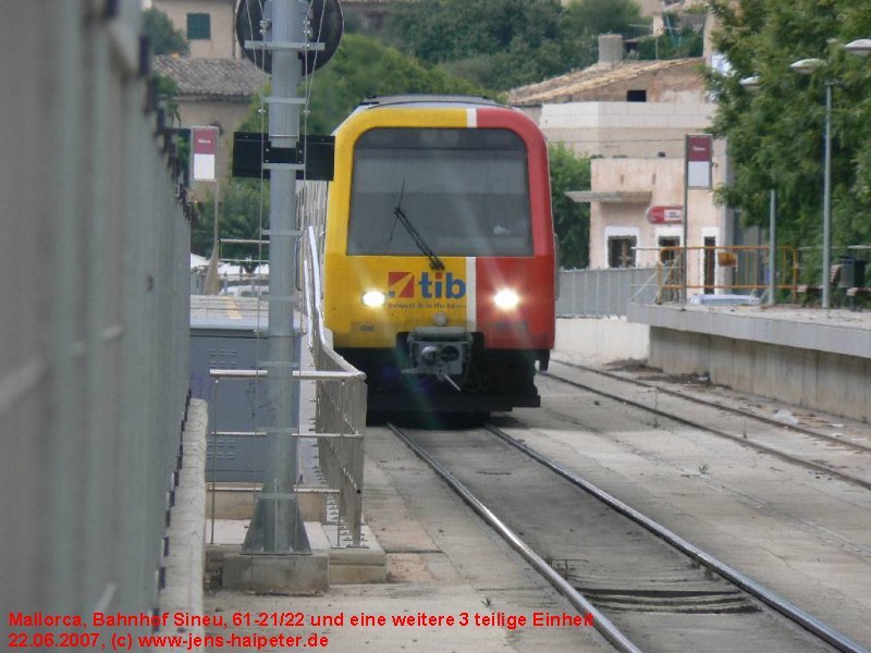 Soeben in Sineu eingefahrener Zug aus Palma. Foto: 22.06.2007