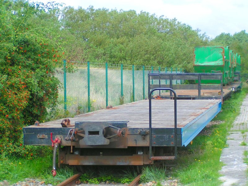 Soeben wurden der Mllstation die Wagen mit leeren Containern zugestellt. (06-08-30)
