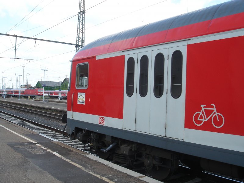 Solch ein Steuerwagen ist in Aalen alltag, nur nicht mit dieser seitlichen Tr, welche fr die Fahrradmitnahme geeignet ist. Am sonsten ist immer nur eine Normale Tr vorhanden, aber bei dem Fahrrad-Sonderzug am 06.05.07 ist alles auf eine groe Fahrradmitnahme ausgestattet. Foto: Aalen, 06.05.07