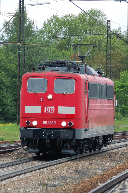 Solofahrer auf der Filsbahn: 151 123-7 im Lokportrait. (KBS 750, Juli 2009).