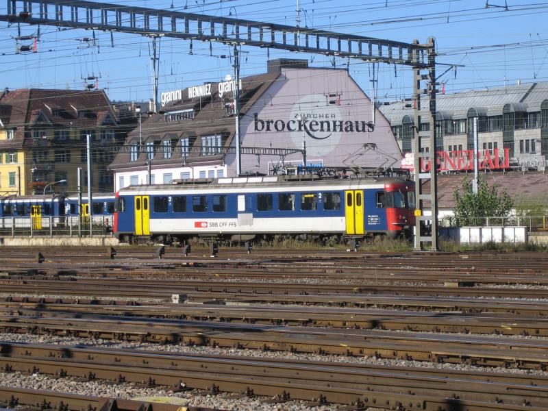 Solofahrt des RBe 540 077 am 9.10.05 in Zrich.