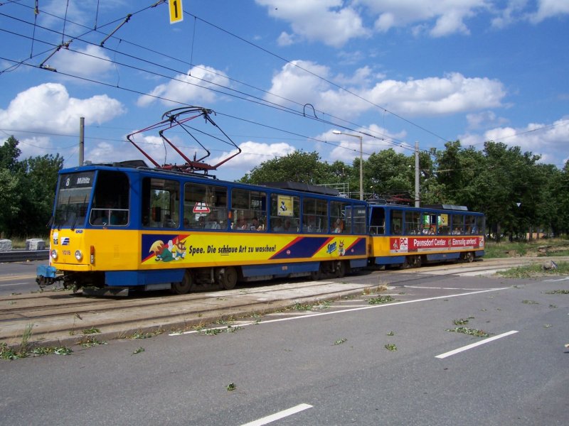 Sommer 2005: Als die T6er noch im Linieneinsatz in Leipzig waren. Jahnallee, Zeppelinbrcke (am Fuballstadion). 