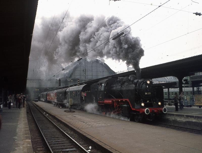 Sonderfahrt der 24er vom Frankfurter Hauptbahnhof aus. 