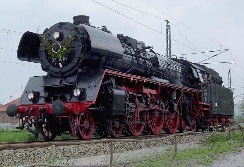 Sonderfahrt Berlin- Ostseebad Binz. 03 1010 in Stralsund  (am  21.05.05)