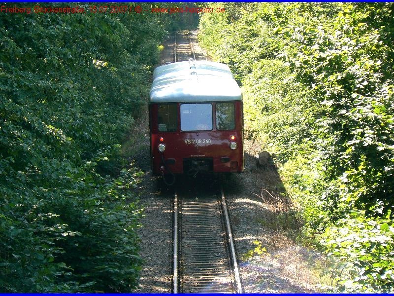 Sonderfahrt Chemnitz - Freiberg - Nossen mit 171 056-5. Im Freiberger Stadtwald von der E Brckenstrae aus. Foto: 15.07.2007