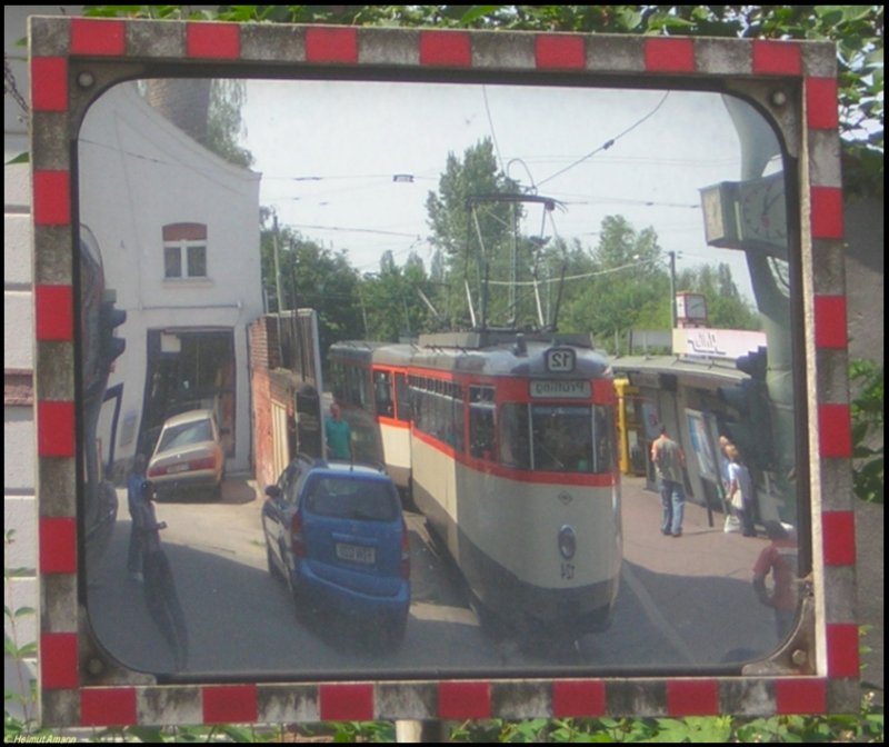 Sonderfahrt des Vereins Historische Stra�enbahn der Stadt Frankfurt am Main mit dem L-Triebwagen 124 (ex224) und dem l-Beiwagen 1242 am 25.06.2006 an der Haltestelle Zuckschwerdtstra�e in H�chst - mal nicht aus der �blichen Blickrichtung abgelichtet.