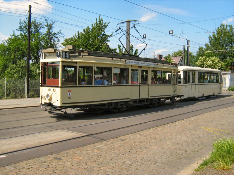 Sonderfahrt mit Triebwagen 3802 und Beiwagen in der Schleife Bjrnsonstrasse in Berlin