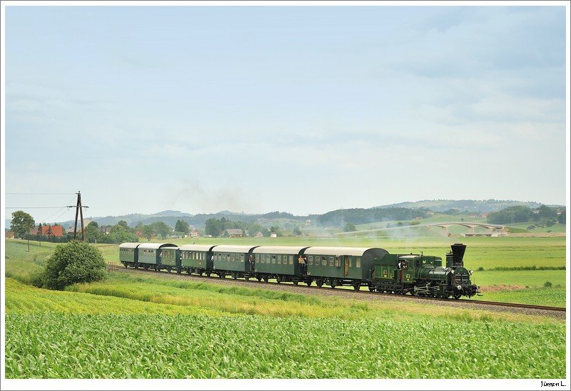 Sonderfahrt der STEF von Graz nach Gro St.Florian. Hier kurz vor Gro St.Florian, 6.6.2009.