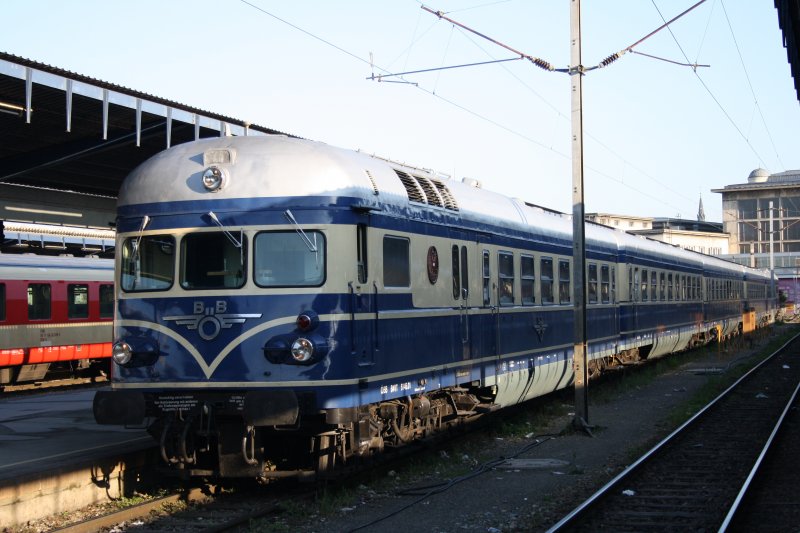 Sonderzug am 17.5.2009 in Wien: Der  Blaue Blitz  der �BB.