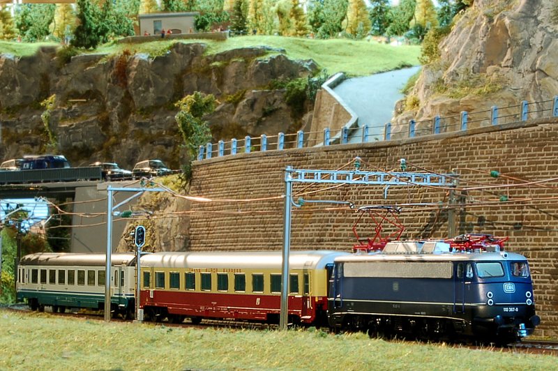 Sonderzug bei der Einfahrt Bhf Drlingen CH