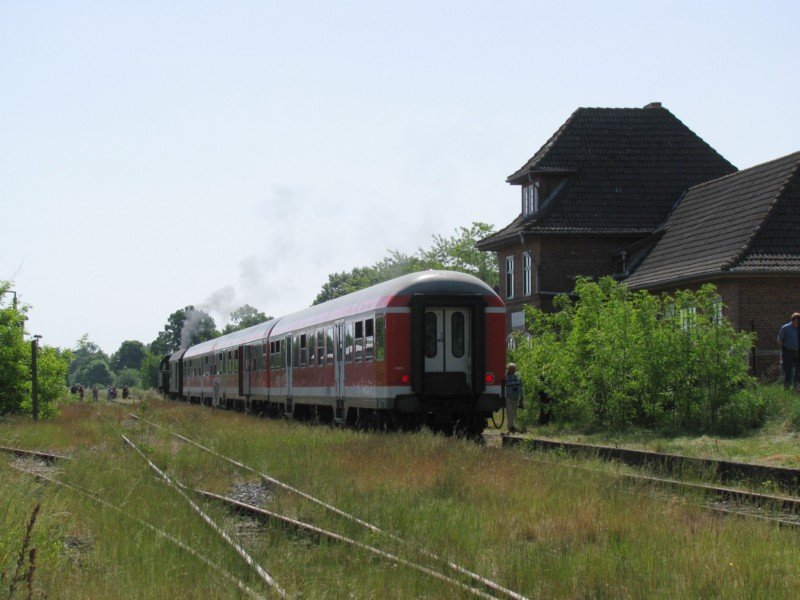 Sonderzug (DPE 88547) des Vereins Lbecker Verkehrsfreunde -VLV- im Bahnhof Dabel/Meckl., 31.05.2008