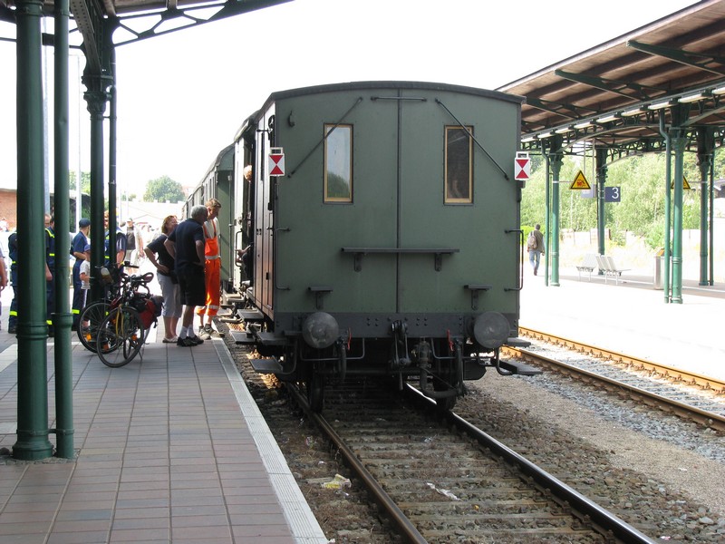 Sonderzug der MEF am Bst im Bahnhof Parchim 02.08.2009