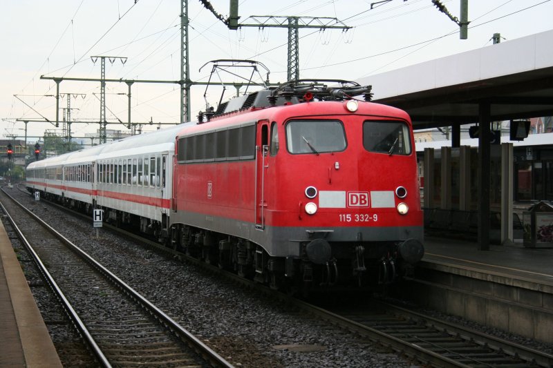 Sonderzug mit 115 332-9 am 12.9.2008 in Fulda.