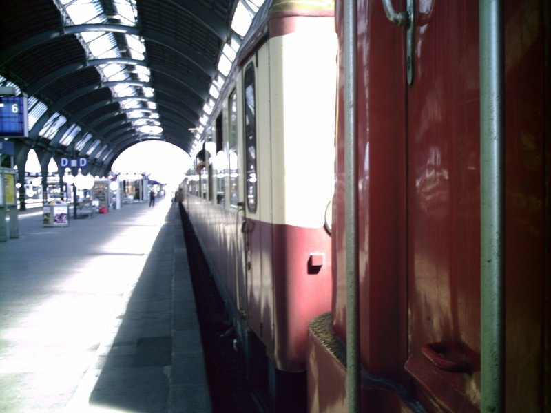 Sonderzug mit BR 110 im Karlsruher HBF (zug war 5 teilig *1 Bisto,4 1. Klasse wagen* !!) am 6.8.07 