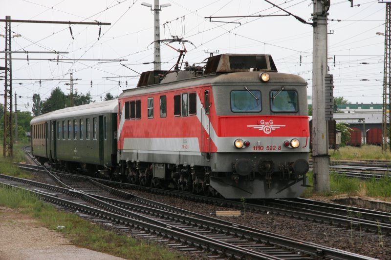 Sonderzug der GEG von Passau nach Wels am 17. Mai 2007. Dieser Zug fuhr als Zubringer zum Dampfsonderzug nach Lieboch anlsslich der Erffnung des neuen Technischen Eisenbahnmuseums. Aufgenommen bei der Einfahrt in den Bahnhof Wels.