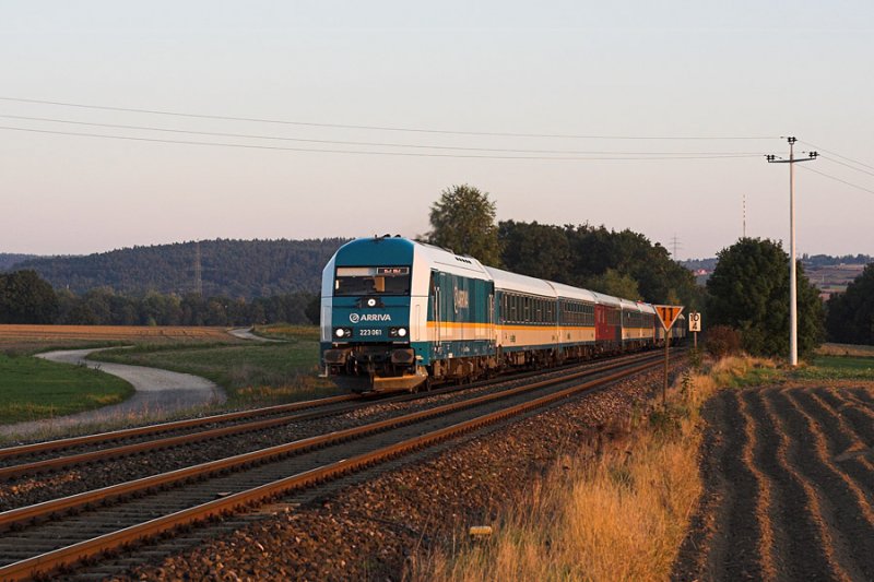 Sonnenuntergnge sind was schnes, im Oktober 2008 konnte man den ALEX nach Hof/Prag sogar beim allerletzten Abendlicht bei Zeitlarn fotografieren.
