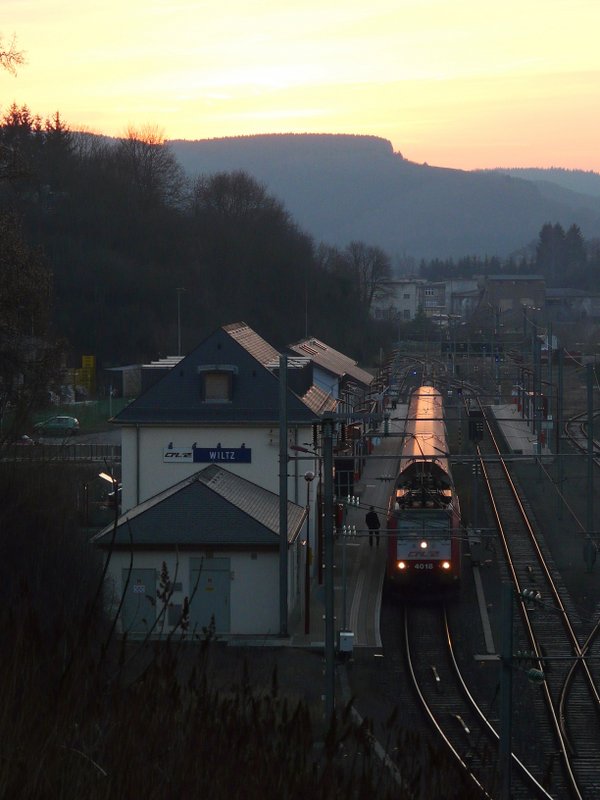 Sonnenuntergang im Bahnhof von Wiltz am 24.02.08.