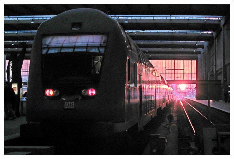 Sonnenuntergang - 

Hauptbahnhof München, 02.04.2007 (J)