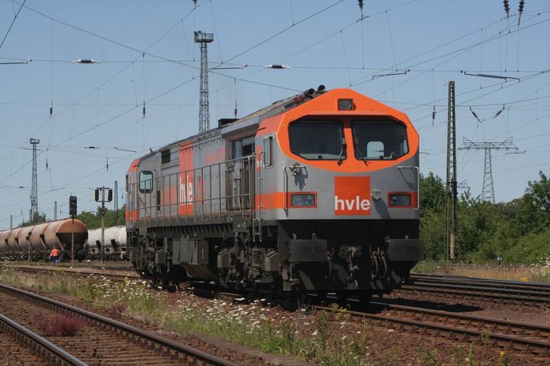 Sonntag 16.07.2006, Rbelandbahn. V330.2 und V20 der MKB sind nach dem Tanken LZ nach Blankenburg gefahren und bernehmen dort den nchsten Zug ins Harzhochhland. Hier bei den Rangierarbeiten.