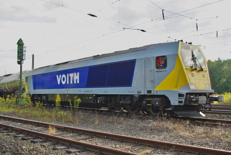 Sonntag-Morgen, ein lautes Brummen lsst mich wach werden, ein Blick aus dem Fenster: huch, Voith Maxima 40CC beim Signalhalt in Eschwege West in Fahrtrichtung Sden. Aufgenommen am 30.08.2009.