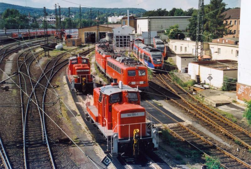 Sonntagsruhe In Aachen mit 362 915-1, 363162-9, 110159-1 und einige Triebzuge der Euregiobahn August 2001