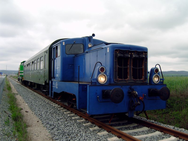 sorgfltig restaurierte V15 als LOK3 der IG Hirzbergbahn e.V. auf Sonderfahrt nach Arnstadt am Erfurter Kreuz. Mai 2008