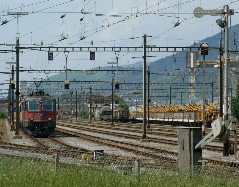 Spannwerk, Formsignale und leider recht wenig Verkehr sind die Kennzeichen des RB Biel/Bienne.
(8. Mai 2009)