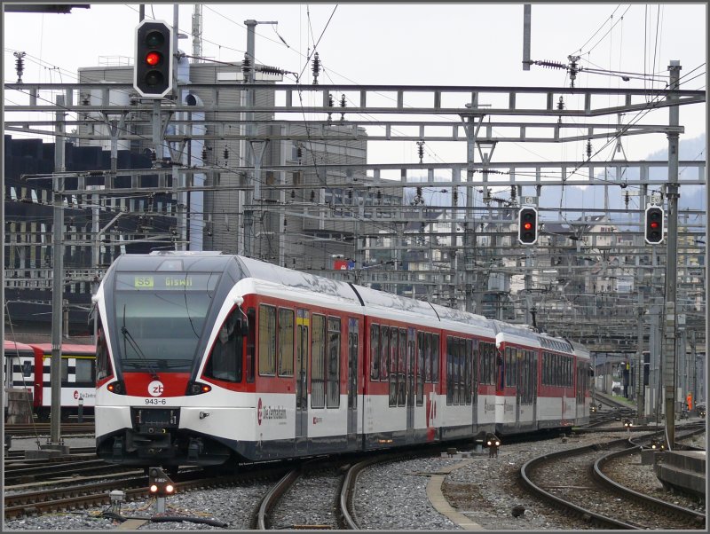 Spatz 130 008-6 und 943-6 verlassen als S% nach Giswil den Bahnhof Luzern. (18.03.2008)