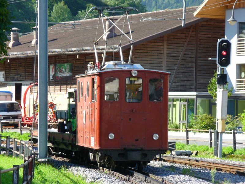 SPB - Zahnradlok He 2/2 18 mit Beladenem Gterwagen unterwegs in  Wilderswil am 16.08.2008