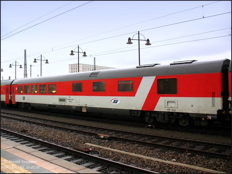 Speisewagen der CD, 73 54 88-91 007-7 (WRmz) am EC370 Wien Sdbf - Aarhus, Dresden Hbf, 15.02.07.
