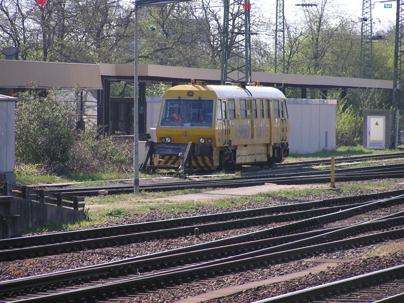 Speno SM 775, abgestellt im Saarbrcker Hbf. am 15.04.07