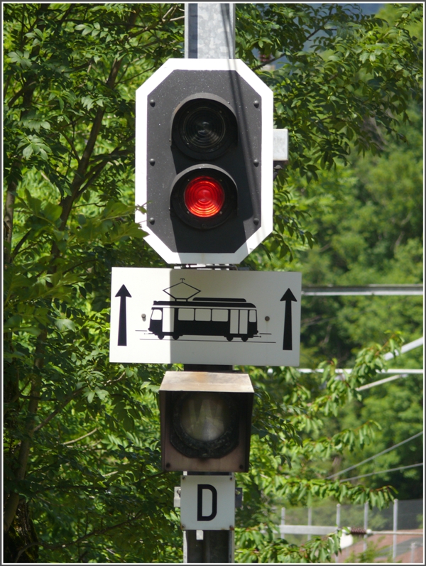 Spezielle Signaltafeln trifft man bei der Arosabahn an, Triebwagen fahren hier zwar schon lange keine mehr. (19.07.2009)