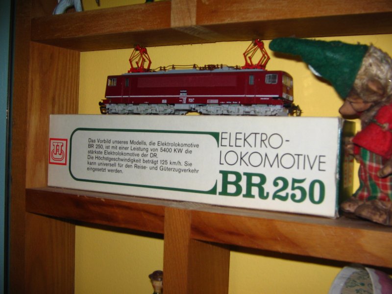Spielzeug-Museum Peenem�nde: TT-Modell BR250 der DR